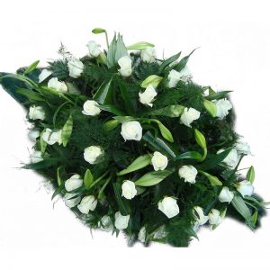 witte lelies en witte rozen rouw bloemstuk